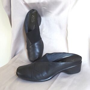 Clarks Artisan Shoes,‎ Size 8.5, Black Leather, Slip-on Clog Style with Heel